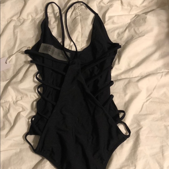 One piece - Picture 2 of 2